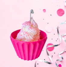 Load image into Gallery viewer, CUPCAKE CANDLE GIFT SET
